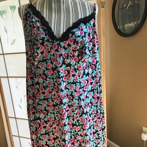 2x flowered intimates. Nightgown.